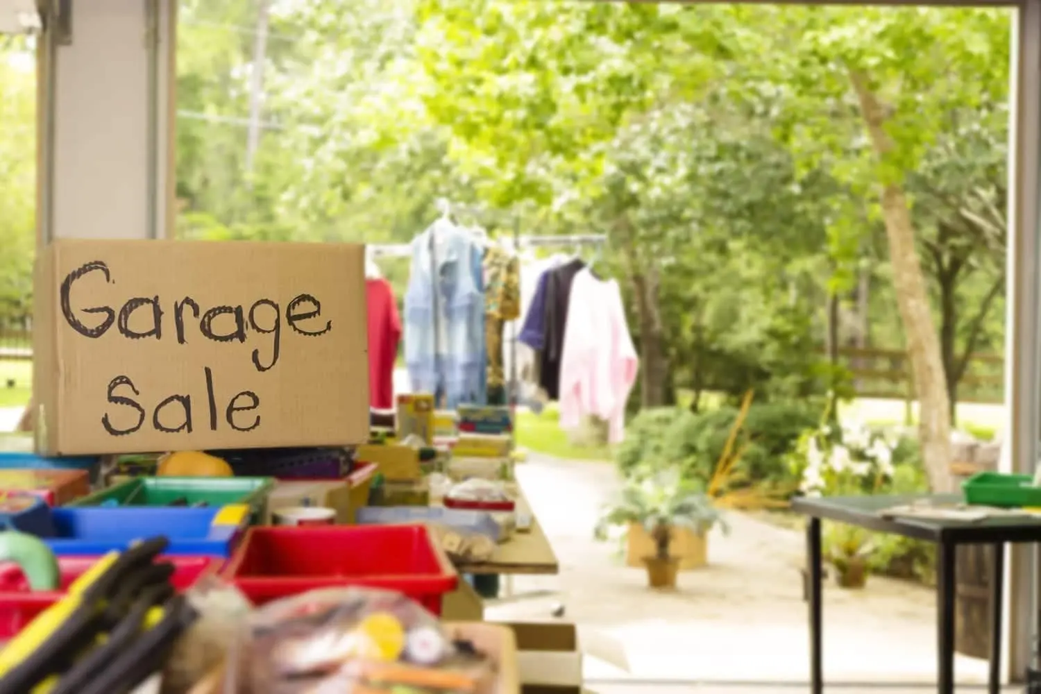 How to Plan a Moving Out Garage Sale